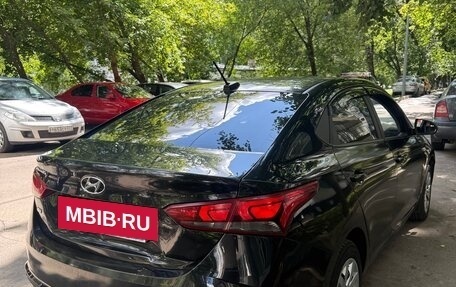 Hyundai Solaris II рестайлинг, 2021 год, 620 000 рублей, 2 фотография