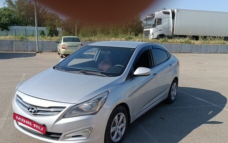 Hyundai Solaris II рестайлинг, 2015 год, 960 000 рублей, 2 фотография