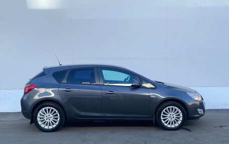Opel Astra J, 2011 год, 550 000 рублей, 4 фотография