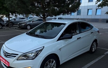 Hyundai Solaris II рестайлинг, 2015 год, 1 100 000 рублей, 2 фотография