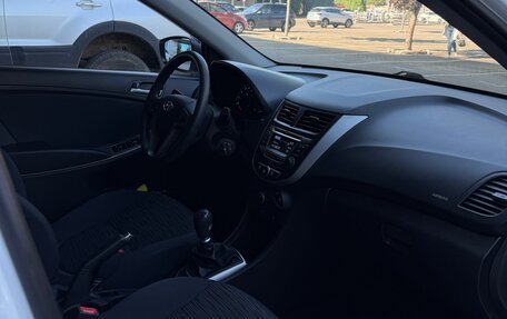 Hyundai Solaris II рестайлинг, 2015 год, 1 100 000 рублей, 14 фотография