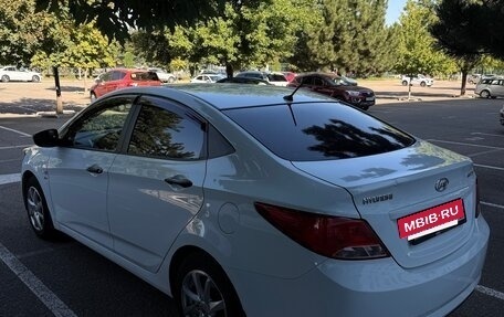 Hyundai Solaris II рестайлинг, 2015 год, 1 100 000 рублей, 4 фотография
