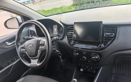 Hyundai Solaris II рестайлинг, 2021 год, 1 550 000 рублей, 21 фотография