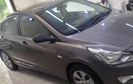 Hyundai Solaris II рестайлинг, 2015 год, 820 000 рублей, 3 фотография
