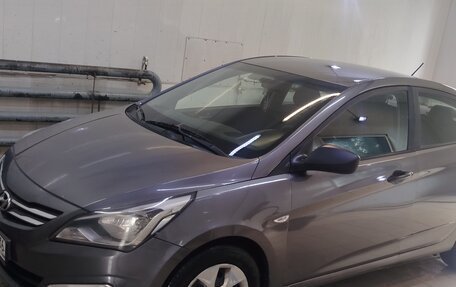 Hyundai Solaris II рестайлинг, 2015 год, 820 000 рублей, 2 фотография