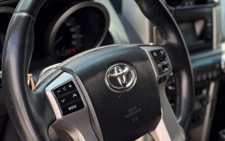 Toyota Land Cruiser Prado 150 рестайлинг 2, 2010 год, 3 000 000 рублей, 10 фотография