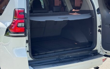 Toyota Land Cruiser Prado 150 рестайлинг 2, 2010 год, 3 000 000 рублей, 17 фотография