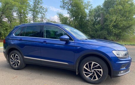 Volkswagen Tiguan II, 2018 год, 2 159 000 рублей, 2 фотография