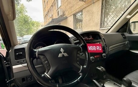 Mitsubishi Pajero IV, 2014 год, 2 490 000 рублей, 9 фотография