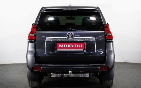 Toyota Land Cruiser Prado 150 рестайлинг 2, 2021 год, 4 900 000 рублей, 4 фотография