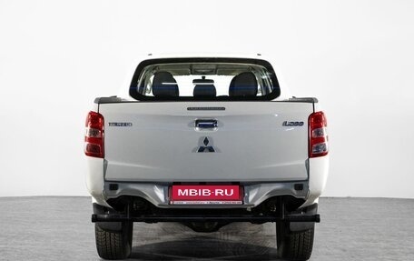 Mitsubishi L200 IV рестайлинг, 2015 год, 1 600 000 рублей, 4 фотография