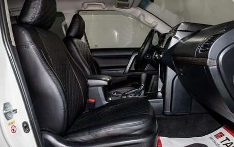 Toyota Land Cruiser Prado 150 рестайлинг 2, 2014 год, 3 200 000 рублей, 6 фотография
