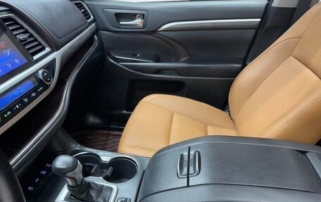 Toyota Highlander III, 2021 год, 2 845 000 рублей, 21 фотография