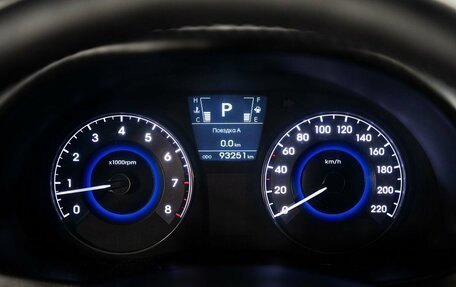 Hyundai Solaris II рестайлинг, 2011 год, 900 000 рублей, 10 фотография