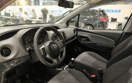 Toyota Yaris III рестайлинг, 2015 год, 999 000 рублей, 20 фотография