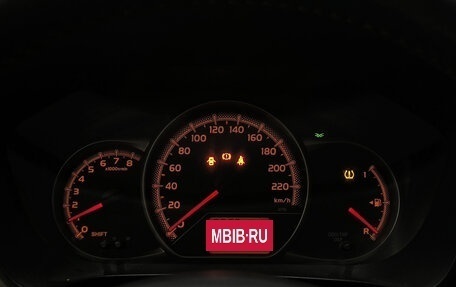 Toyota Yaris III рестайлинг, 2015 год, 999 000 рублей, 17 фотография