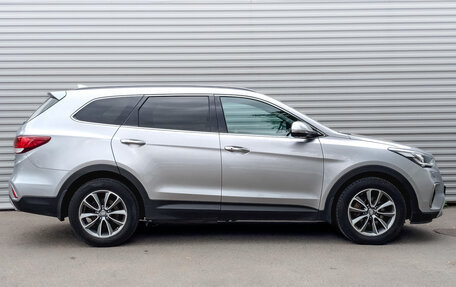 Hyundai Santa Fe III рестайлинг, 2018 год, 2 735 000 рублей, 4 фотография