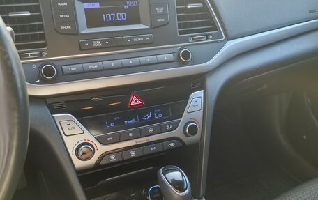 Hyundai Elantra VI рестайлинг, 2017 год, 1 550 000 рублей, 7 фотография