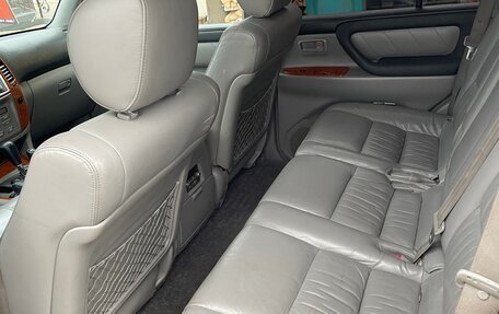 Toyota Land Cruiser 100 рестайлинг 2, 2006 год, 2 350 000 рублей, 12 фотография