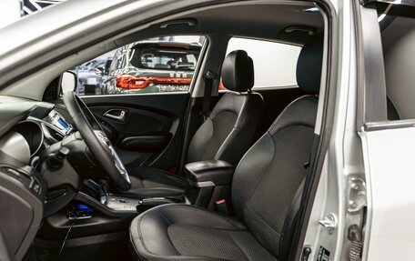 Hyundai ix35 I рестайлинг, 2013 год, 995 000 рублей, 10 фотография