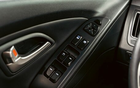 Hyundai ix35 I рестайлинг, 2013 год, 995 000 рублей, 11 фотография