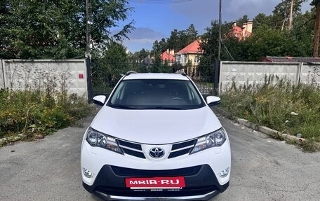 Toyota RAV4, 2015 год, 2 400 000 рублей, 2 фотография