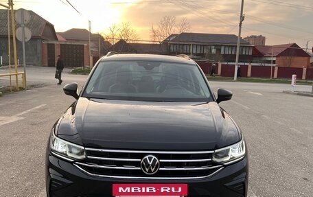 Volkswagen Tiguan II, 2021 год, 3 390 000 рублей, 2 фотография
