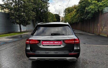 Mercedes-Benz E-Класс, 2018 год, 4 000 000 рублей, 5 фотография