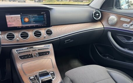 Mercedes-Benz E-Класс, 2019 год, 3 190 000 рублей, 21 фотография