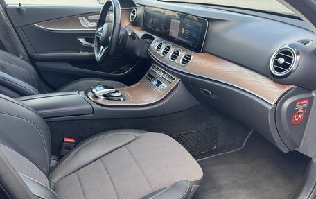 Mercedes-Benz E-Класс, 2019 год, 3 190 000 рублей, 24 фотография