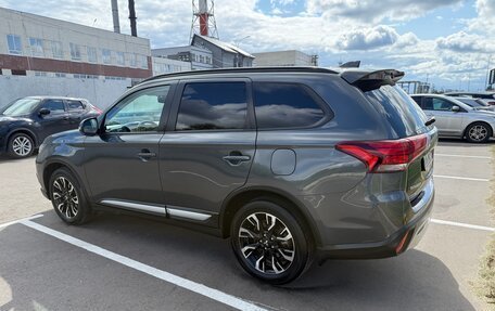 Mitsubishi Outlander III рестайлинг 3, 2021 год, 2 470 000 рублей, 5 фотография