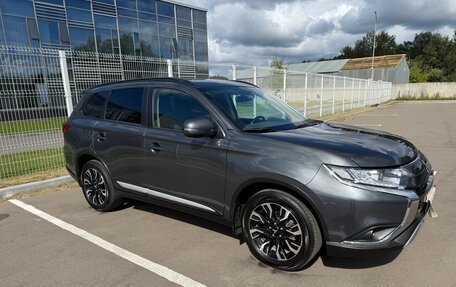 Mitsubishi Outlander III рестайлинг 3, 2021 год, 2 470 000 рублей, 8 фотография