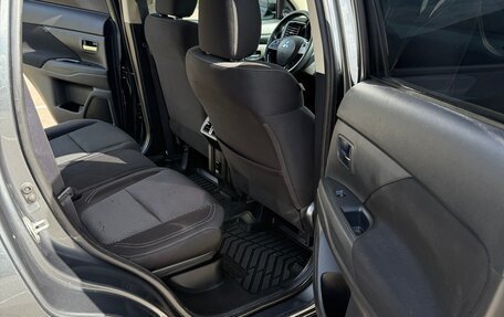 Mitsubishi Outlander III рестайлинг 3, 2021 год, 2 470 000 рублей, 14 фотография
