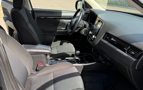 Mitsubishi Outlander III рестайлинг 3, 2021 год, 2 470 000 рублей, 17 фотография