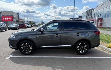 Mitsubishi Outlander III рестайлинг 3, 2021 год, 2 470 000 рублей, 4 фотография