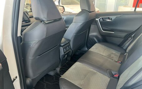 Toyota RAV4, 2025 год, 4 450 000 рублей, 14 фотография