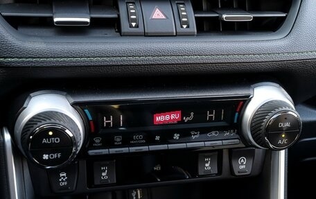 Toyota RAV4, 2024 год, 3 900 000 рублей, 21 фотография