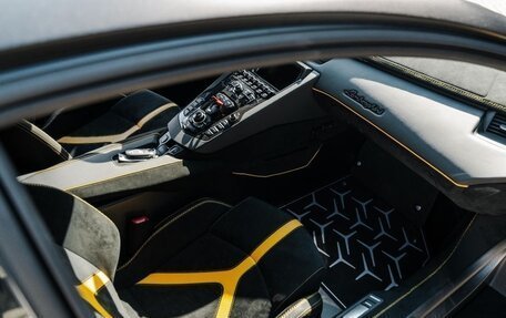 Lamborghini Aventador I рестайлинг, 2022 год, 70 000 000 рублей, 14 фотография