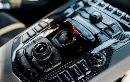 Lamborghini Aventador I рестайлинг, 2022 год, 70 000 000 рублей, 19 фотография