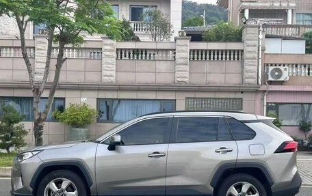 Toyota RAV4, 2021 год, 1 987 600 рублей, 7 фотография