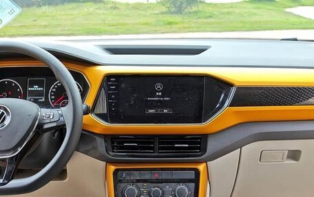 Volkswagen T-Cross I, 2021 год, 1 250 001 рублей, 9 фотография