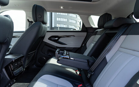 Land Rover Range Rover Evoque II, 2024 год, 6 390 000 рублей, 12 фотография