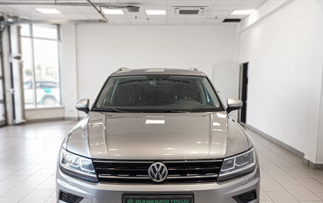Volkswagen Tiguan II, 2018 год, 1 988 000 рублей, 2 фотография