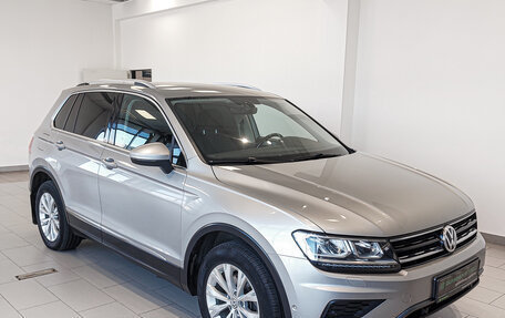 Volkswagen Tiguan II, 2018 год, 1 988 000 рублей, 3 фотография