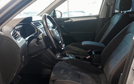 Volkswagen Tiguan II, 2018 год, 1 988 000 рублей, 10 фотография