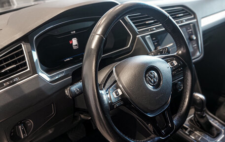 Volkswagen Tiguan II, 2018 год, 1 988 000 рублей, 11 фотография