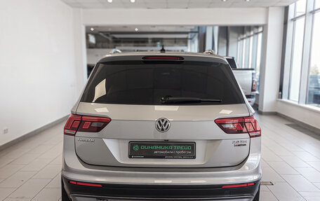 Volkswagen Tiguan II, 2018 год, 1 988 000 рублей, 7 фотография