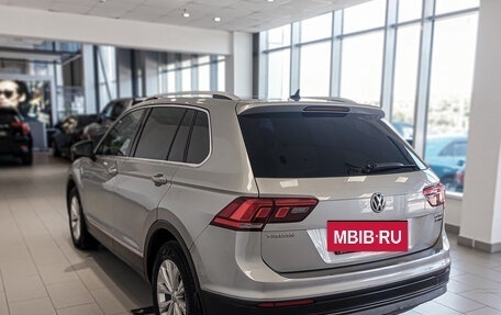 Volkswagen Tiguan II, 2018 год, 1 988 000 рублей, 8 фотография