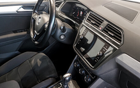 Volkswagen Tiguan II, 2018 год, 1 988 000 рублей, 18 фотография