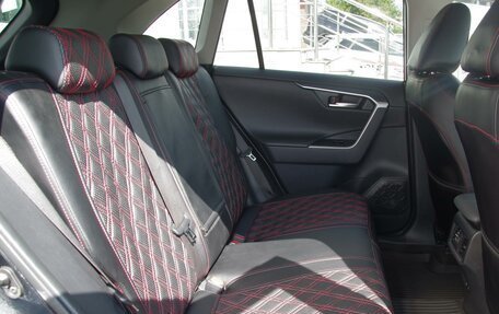 Toyota RAV4, 2021 год, 3 800 000 рублей, 9 фотография